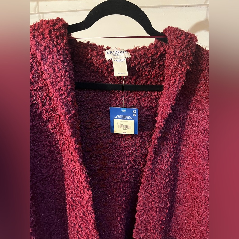NWT Women’s Arizona Jean‎ Co. L Burgundy Fuzzy Hoodie Sweater with Pockets - Picture 3 of 5